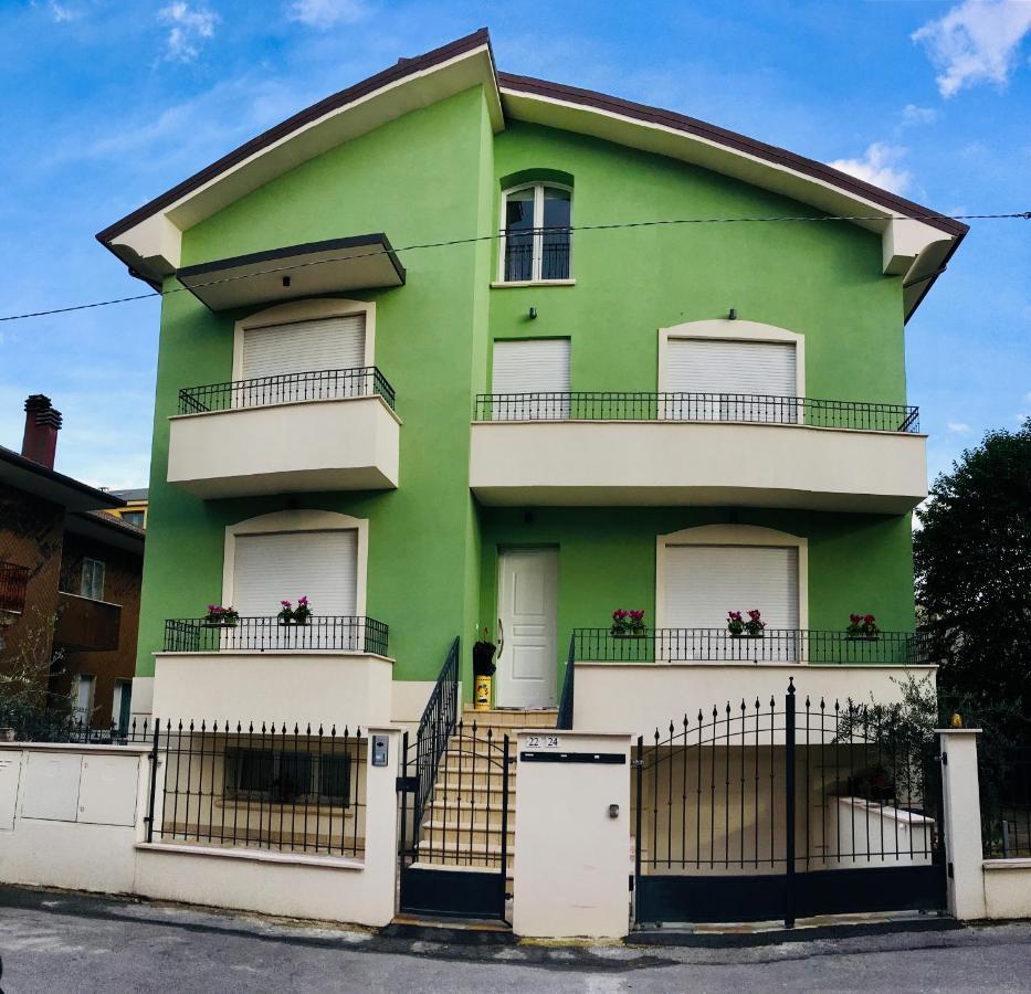 Residenza Elena Apartment Rimini Ngoại thất bức ảnh